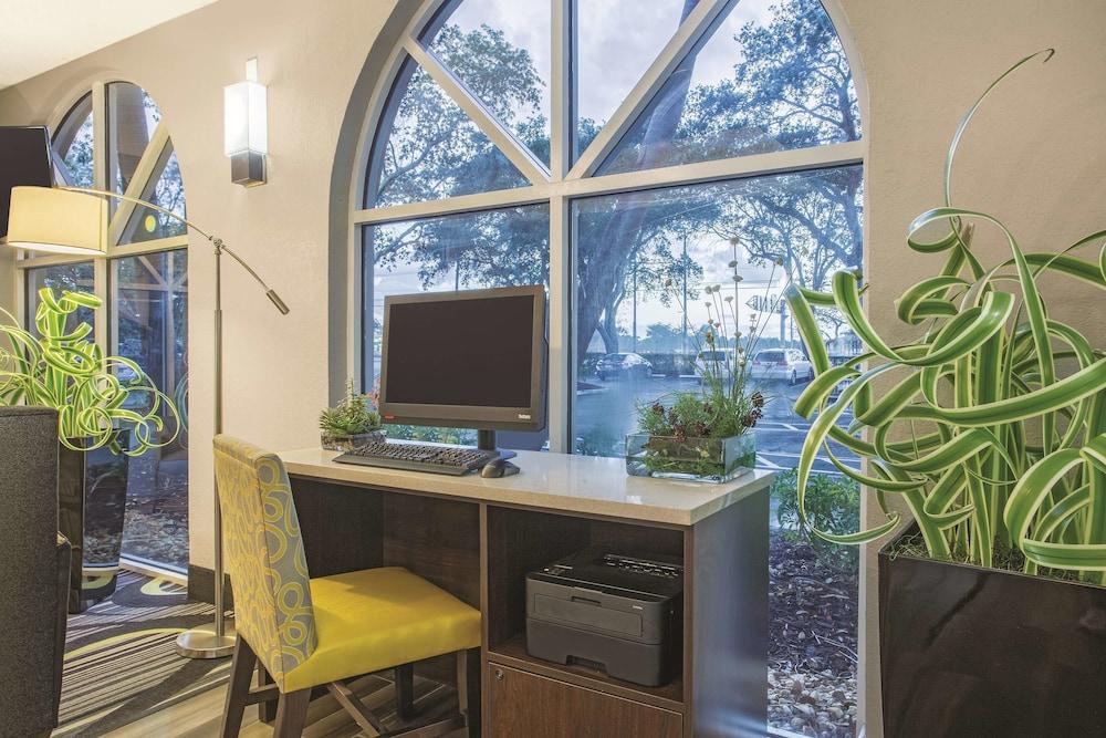 La Quinta by Wyndham Fort Lauderdale Tamarac Bagian luar foto