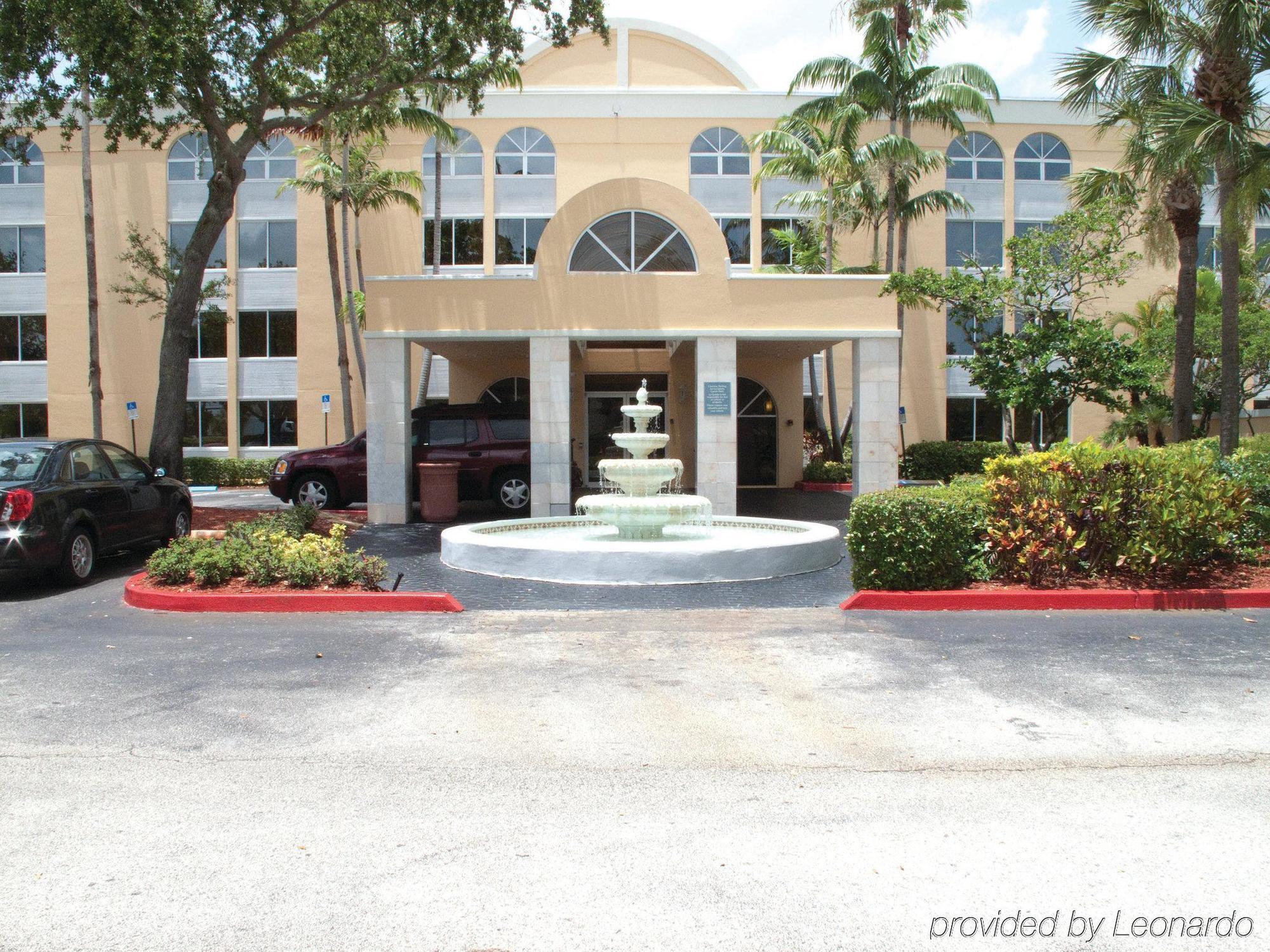 La Quinta by Wyndham Fort Lauderdale Tamarac Bagian luar foto