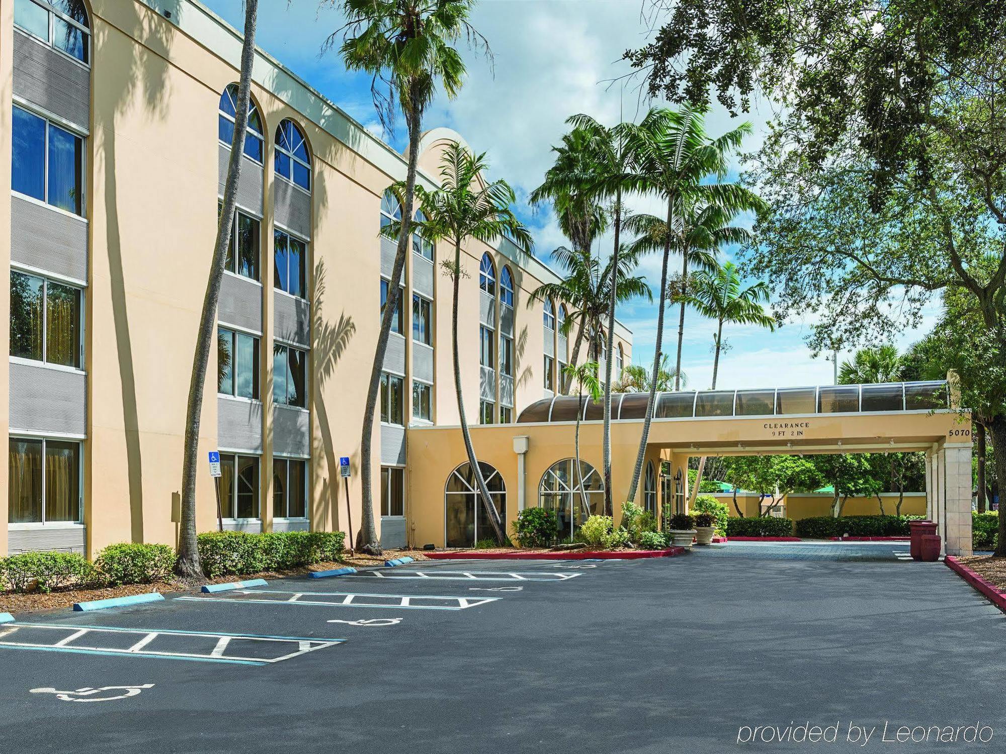 La Quinta by Wyndham Fort Lauderdale Tamarac Bagian luar foto