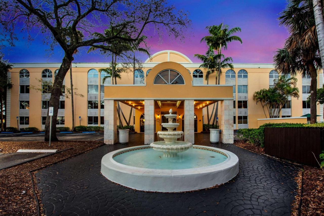 La Quinta by Wyndham Fort Lauderdale Tamarac Bagian luar foto