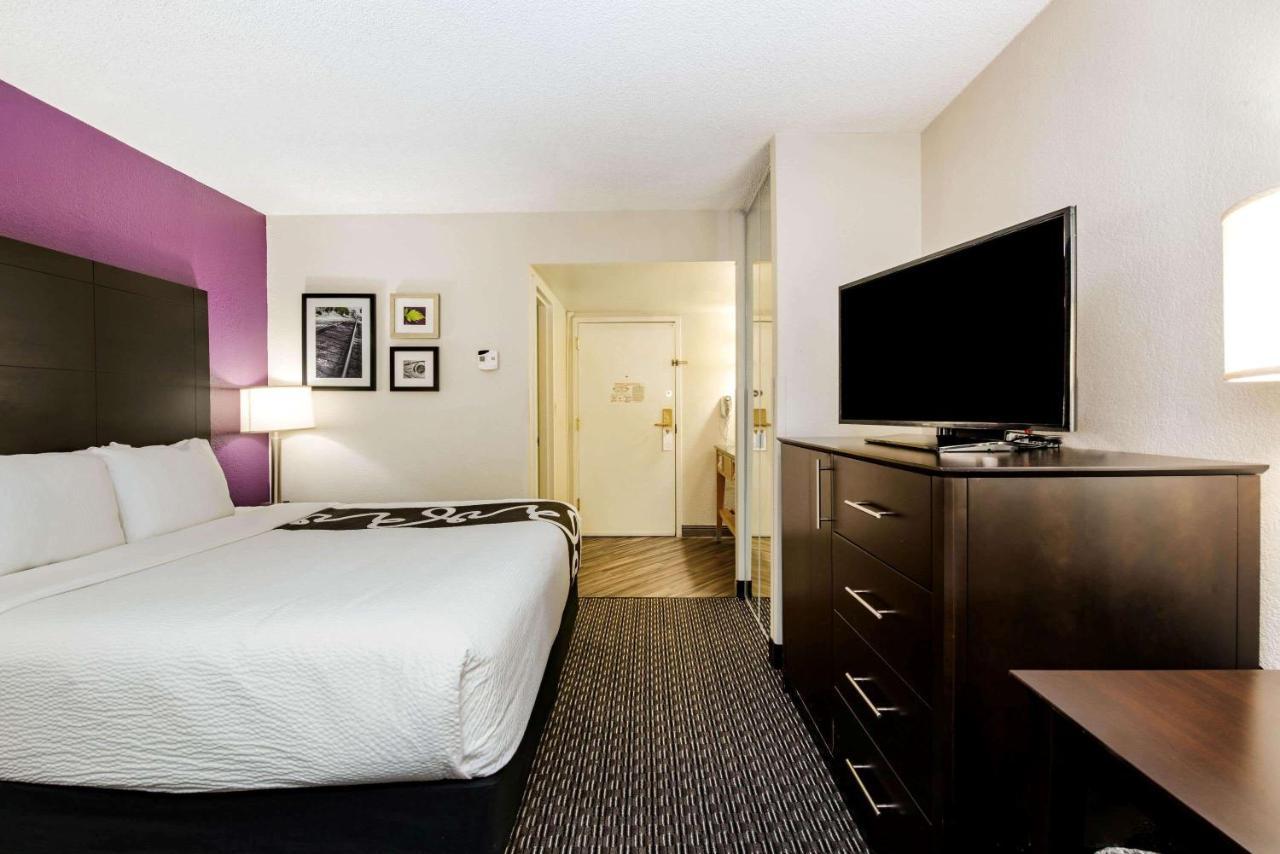 La Quinta by Wyndham Fort Lauderdale Tamarac Bagian luar foto