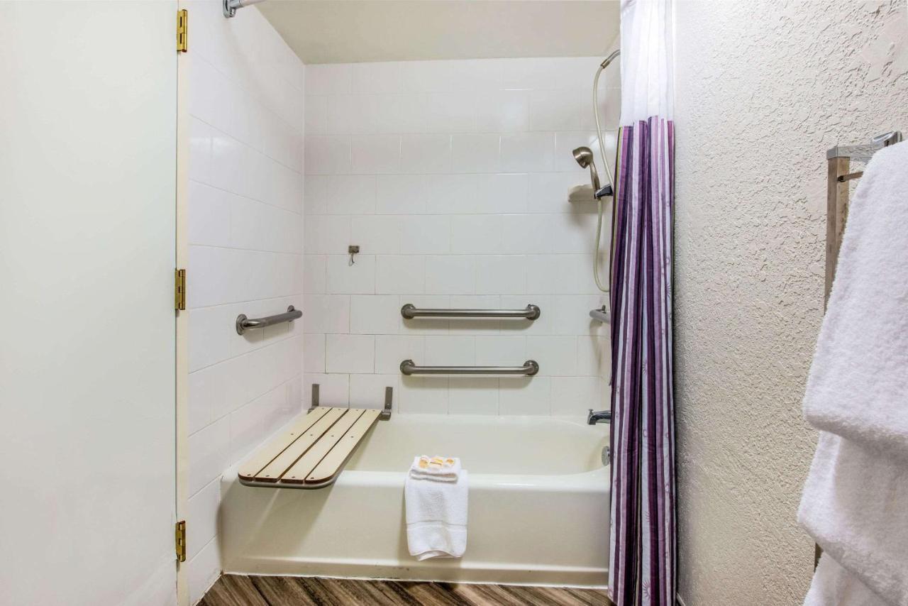 La Quinta by Wyndham Fort Lauderdale Tamarac Bagian luar foto