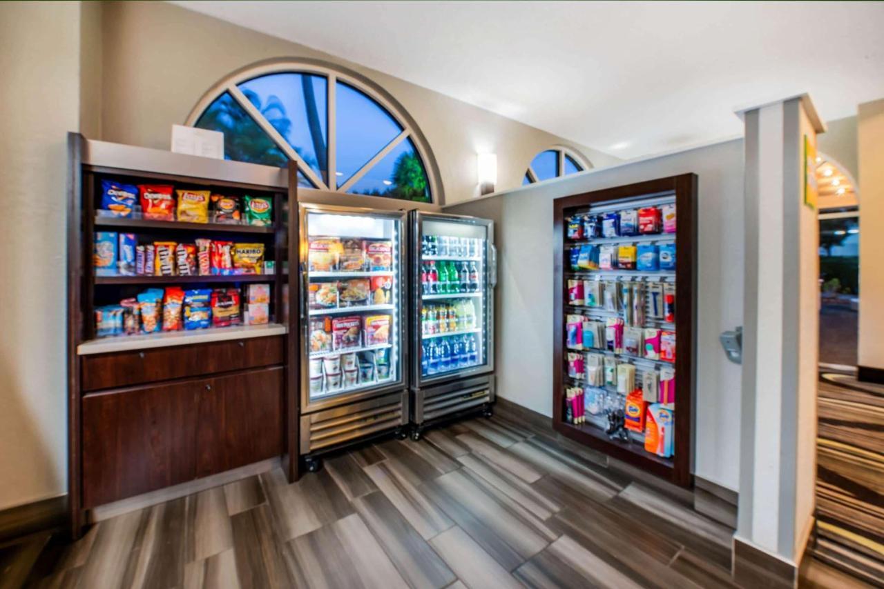 La Quinta by Wyndham Fort Lauderdale Tamarac Bagian luar foto