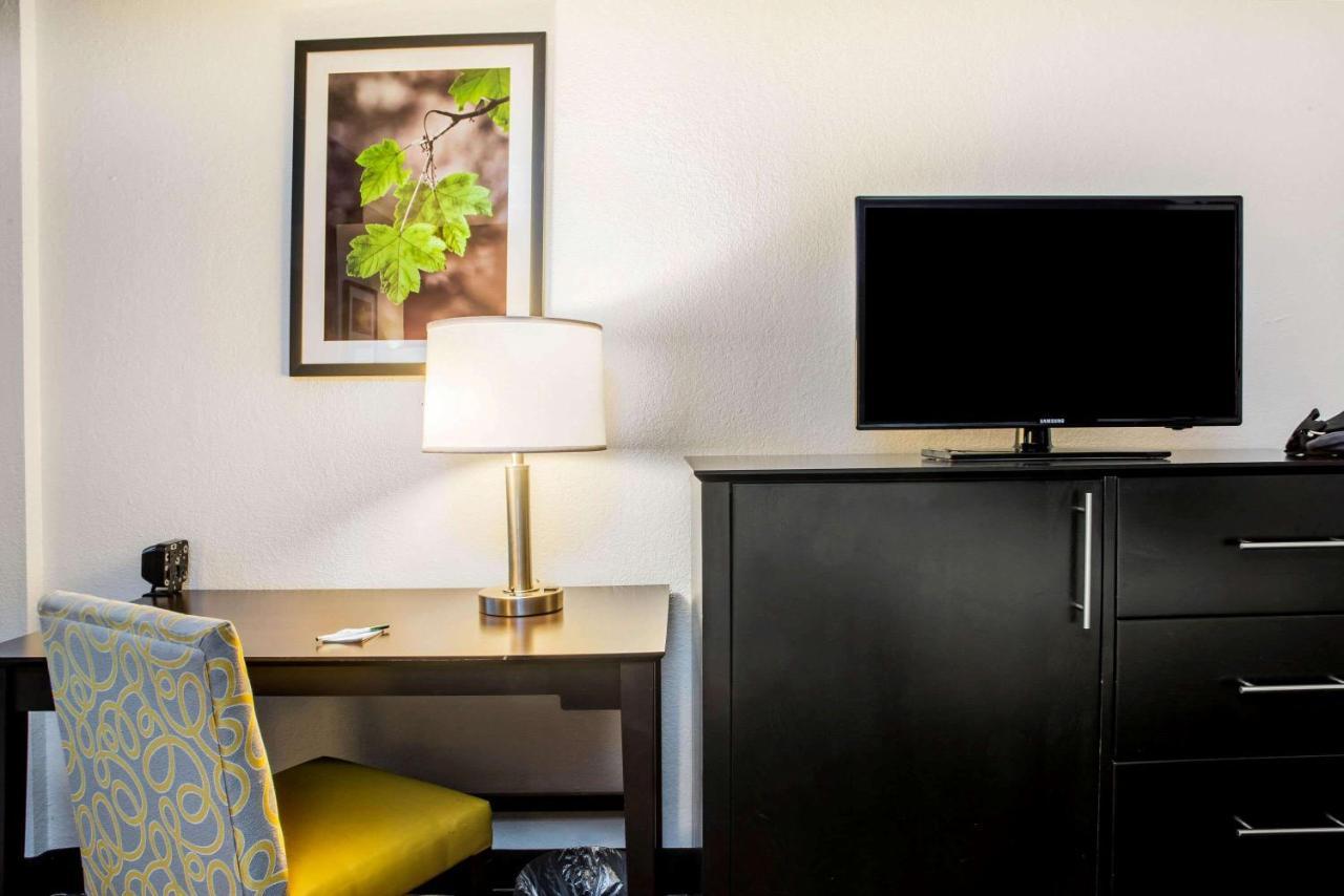 La Quinta by Wyndham Fort Lauderdale Tamarac Bagian luar foto