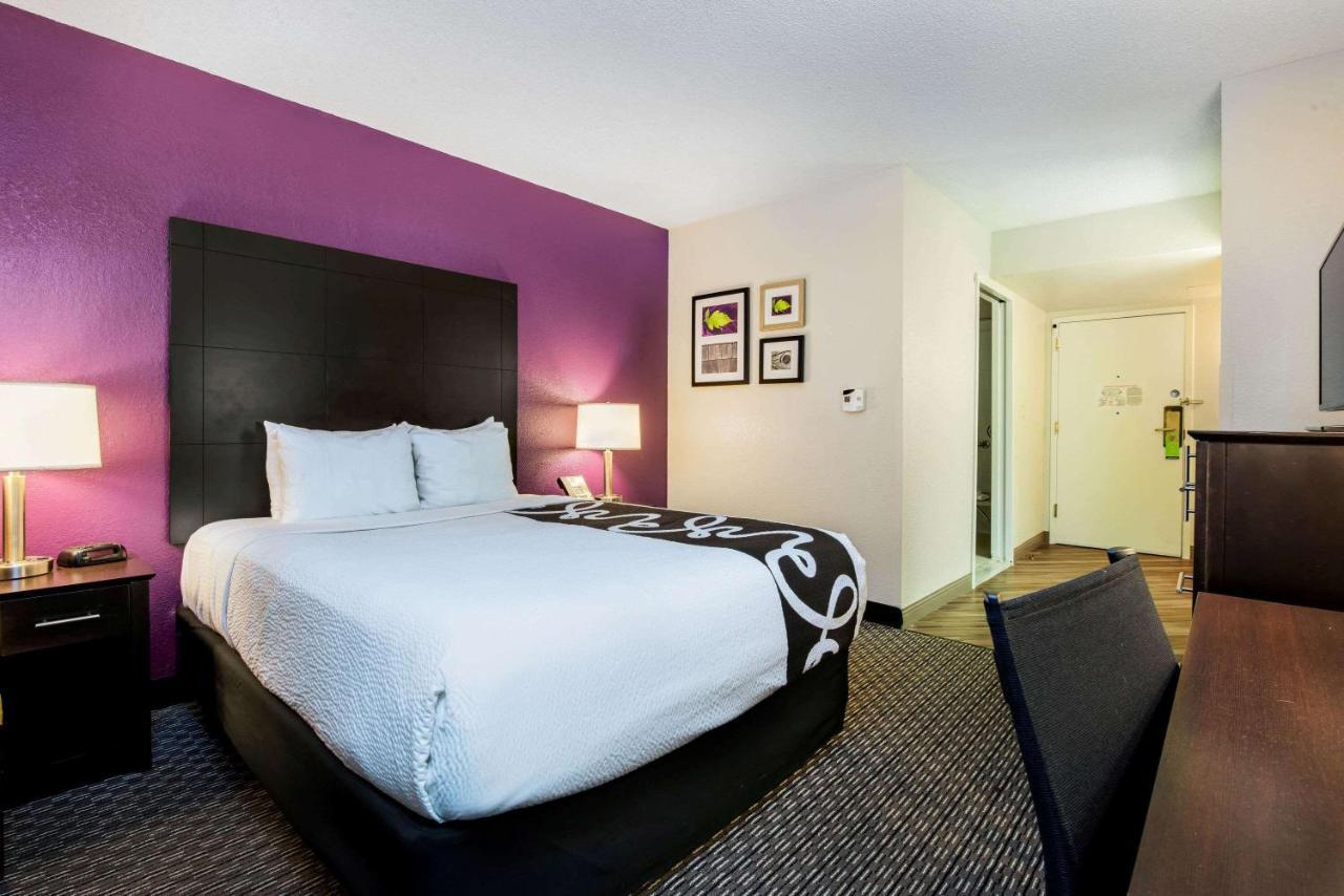 La Quinta by Wyndham Fort Lauderdale Tamarac Bagian luar foto