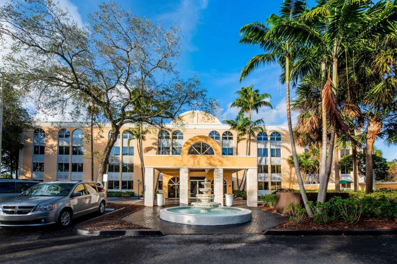 La Quinta by Wyndham Fort Lauderdale Tamarac Bagian luar foto