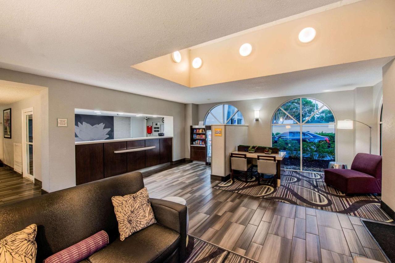 La Quinta by Wyndham Fort Lauderdale Tamarac Bagian luar foto